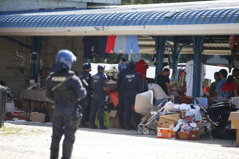 Operação policial no Mercado de Benfica