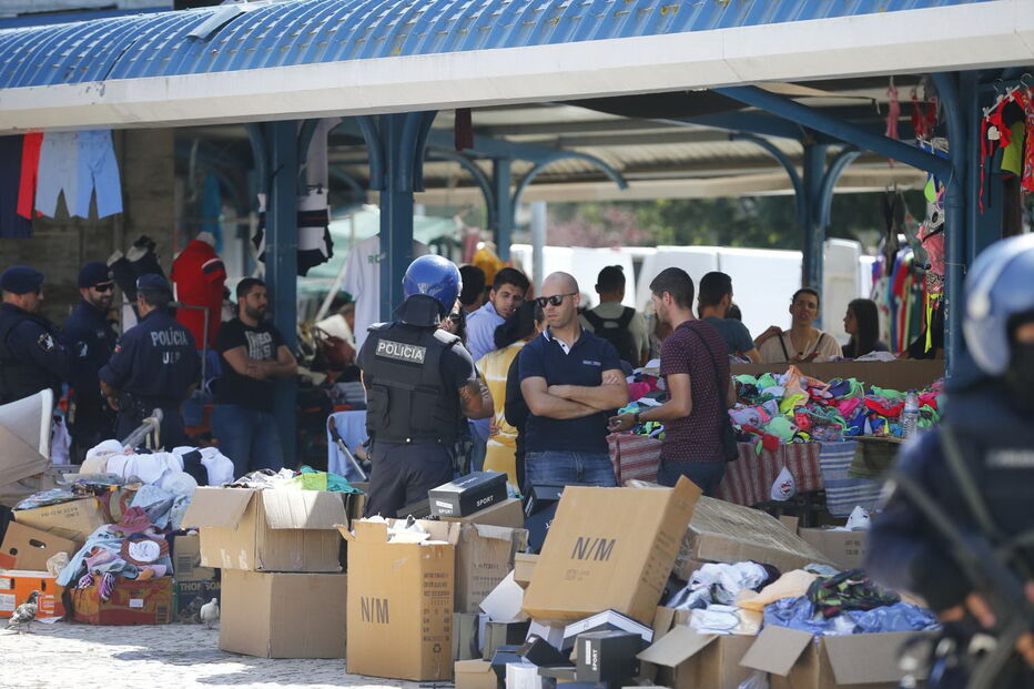 Operação policial no Mercado de Benfica