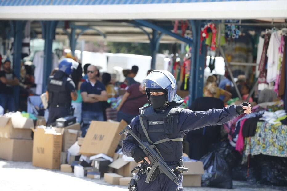 Operação policial no Mercado de Benfica
