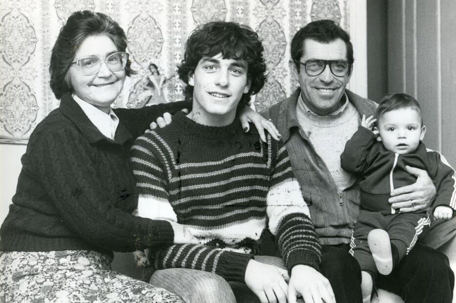 Paulo Futre com a mãe, o pai e o filho 