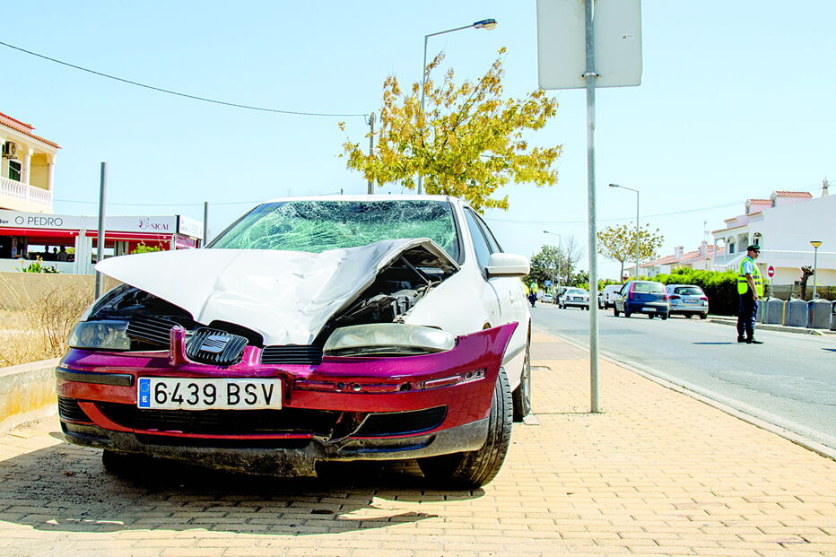 Viatura de matricula espanhola atropelou casal a atravessar a EN125