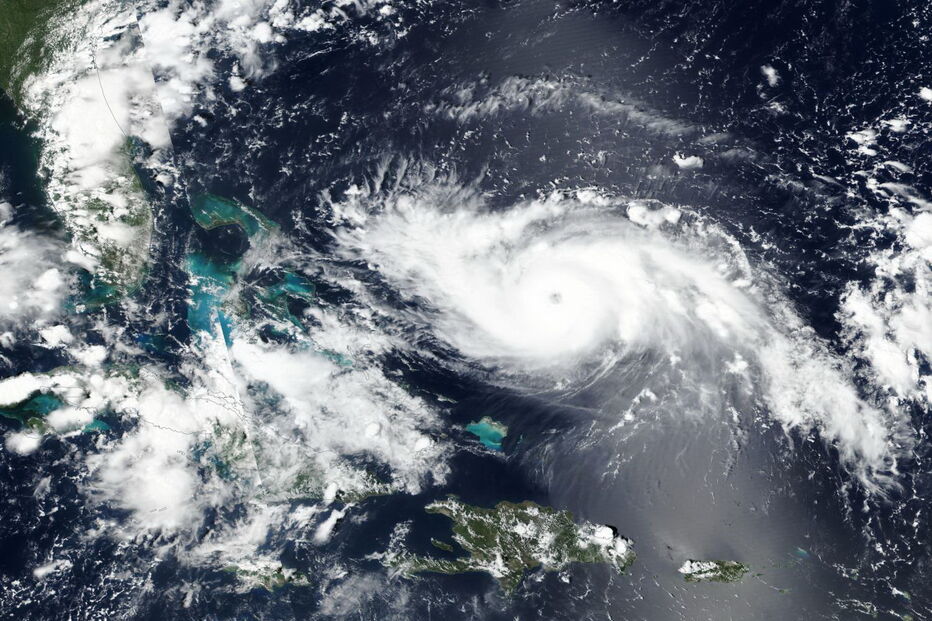 Furacão Dorian aumenta de intensidade e atinge ventos de 215 km/h nos EUA