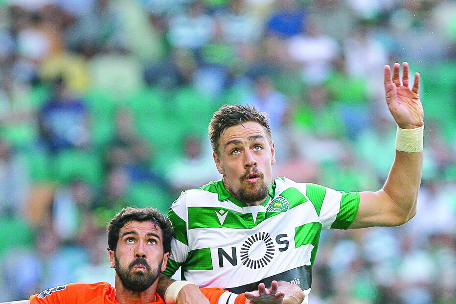 Coates fez três faltas dentro da área, todas sobre o mesmo jogador, Taremi