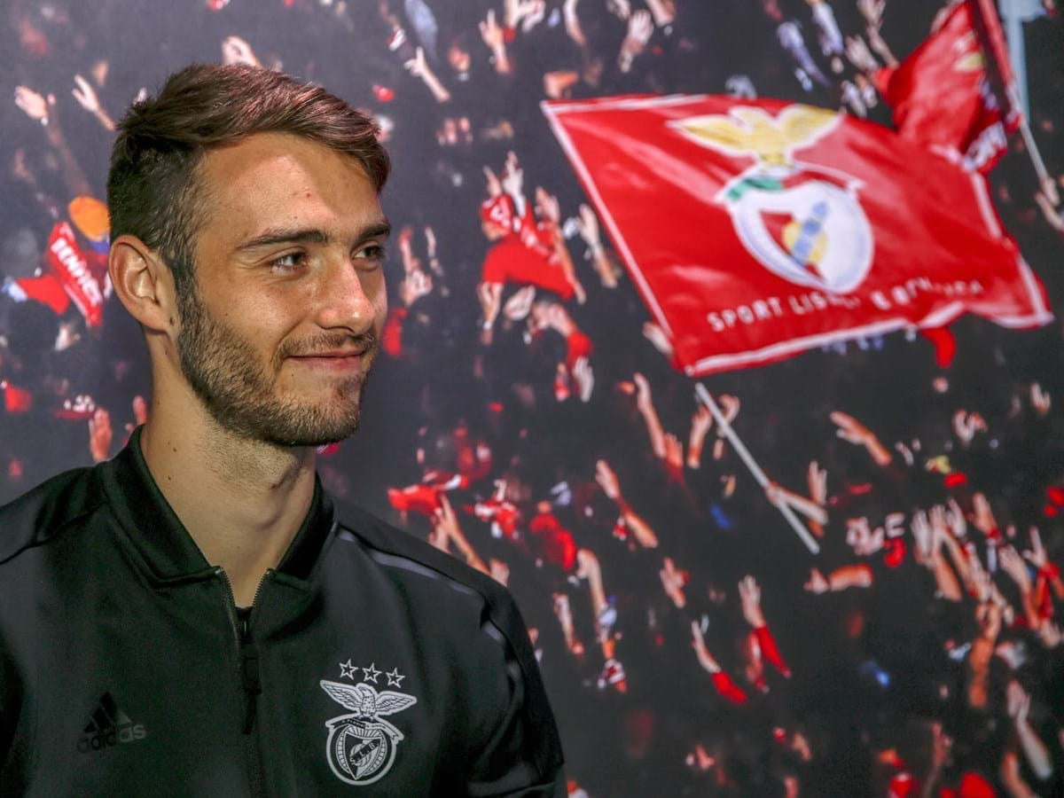 Ferro esclarece ofertas: «Krovinovic disse-me que o Hajduk Split é um  grande clube» - Benfica - Jornal Record