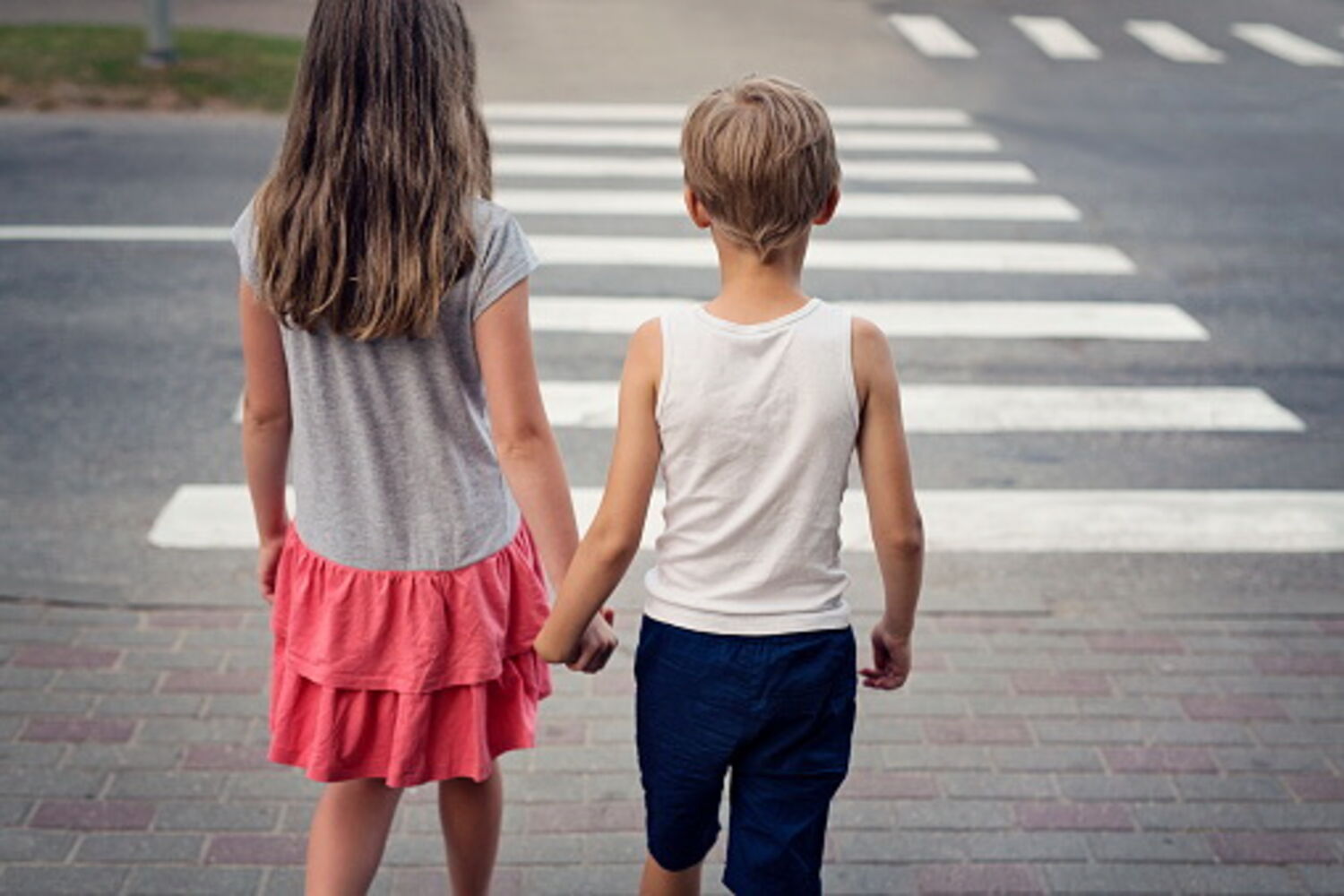 Duas crianças atropeladas por carro ao atravessar passadeira em Paredes - Portugal - Correio da Manhã