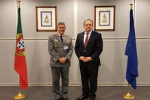General português Hermínio Maio (à esquerda)