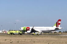 Motor de avião da TAP explode e interrompe aterragens no aeroporto de Lisboa