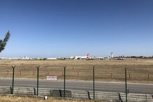 Motor de avião da TAP explode e interrompe aterragens no aeroporto de Lisboa