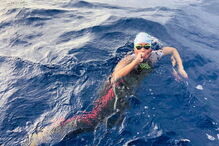 Mayra Santos emocionada com travessia a nado conseguida entre Madeira e Porto Santo