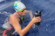 Mayra Santos emocionada com travessia a nado conseguida entre Madeira e Porto Santo