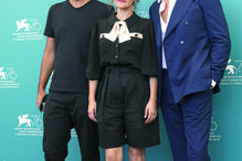 O realizador Tiago Guedes com Sandra Faleiro e Albano Jerónimo