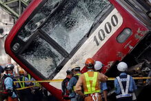 Colisão entre comboio e camião faz mais de 30 feridos no Japão