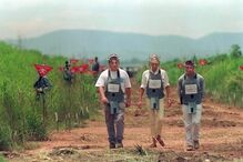 Em Janeiro de 1997, Diana de Gales deslocou-se a em Angola em missão pela retirada das minas terrestres nos campos de guerra