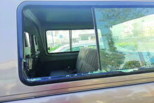 Vidro destruído pelos ladrões  