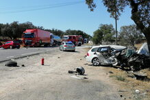 Colisão faz três feridos e corta trânsito no IP2 em Portalegre