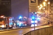 Incêndio destrói cinco carros na Amadora