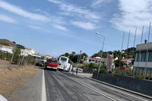 Colisão entre carro e autocarro na Malveira, em Mafra
