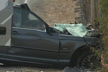 Autocarro choca com carro