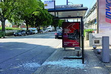 Vidros das paragens totalmente destruídos