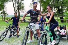 Cristiano Ronaldo e Georgina acompanhados por Cristianinho, Eva, Mateo e Alana