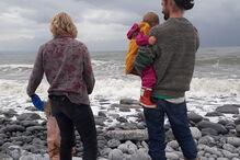 Casal esconde sexo do filho de 17 meses para o proteger do 