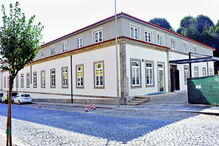 Edifício na rua de Santa Margarida acolhe pousada e serviços de juventude