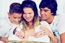 Katia Aveiro com os filhos: Rodrigo, Dinis e Valentina