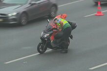 Despiste de mota corta três vias da A5 em Monsanto