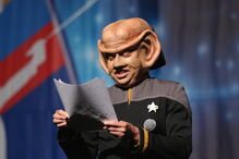 Aron Eisenberg a interpretar a personagem Nog