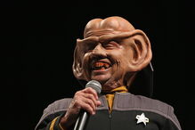 Aron Eisenberg a interpretar a personagem Nog