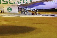 Incêndio no trem traseiro de avião da Transavia