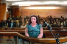 Viúva emocionada. Rosa Grilo chorou ao longo de grande parte do depoimento do pai, américo pina. 