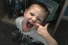 Menino autista de cinco anos rotulado de 