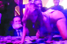 Filme mostra várias cenas ousadas e reveladoras protagonizas pela artista de 50 anos