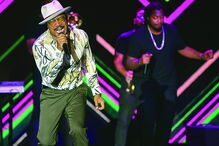 Virgul foi o primeiro artista a subir ao palco