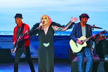 The Gift subiram ao palco para encerrar a noite de festa