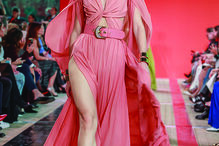 Vestidos longos marcam a estação  