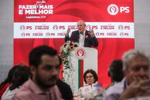 Augusto Santos Silva em campanha