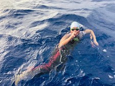 Mayra Santos emocionada com travessia a nado conseguida entre Madeira e Porto Santo