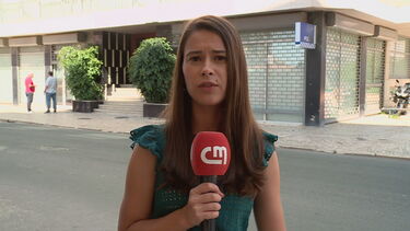 Casal deixa os empregos para viajar com os quatro filhos num veleiro