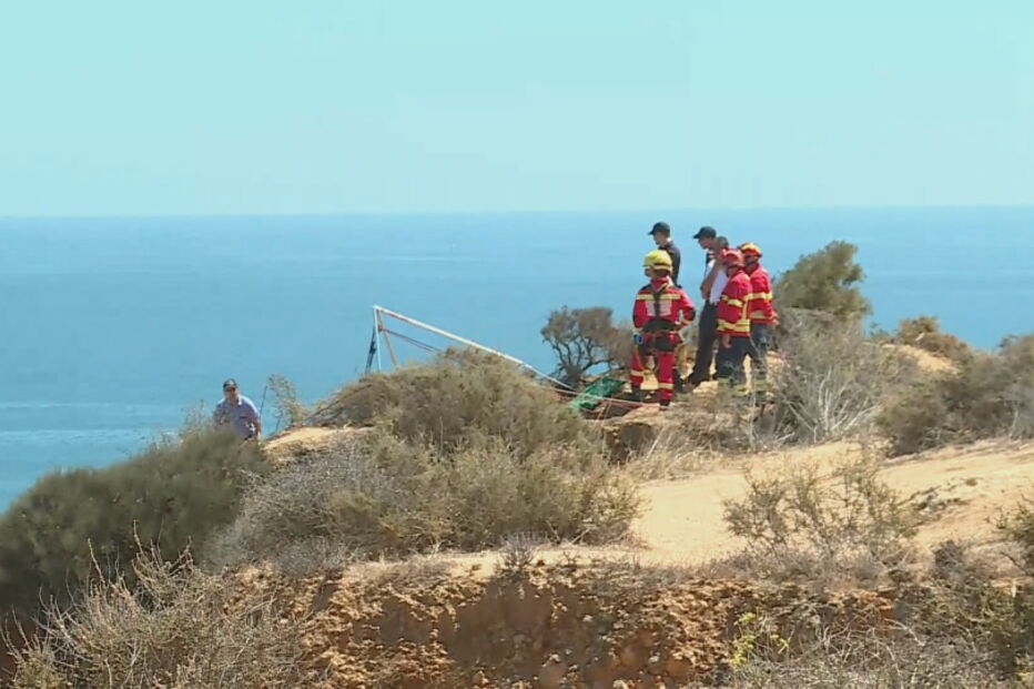 2019-09-01_14_04_30 Jovem turista cai em falésia na Ponta da Piedade em Lagos.jpg