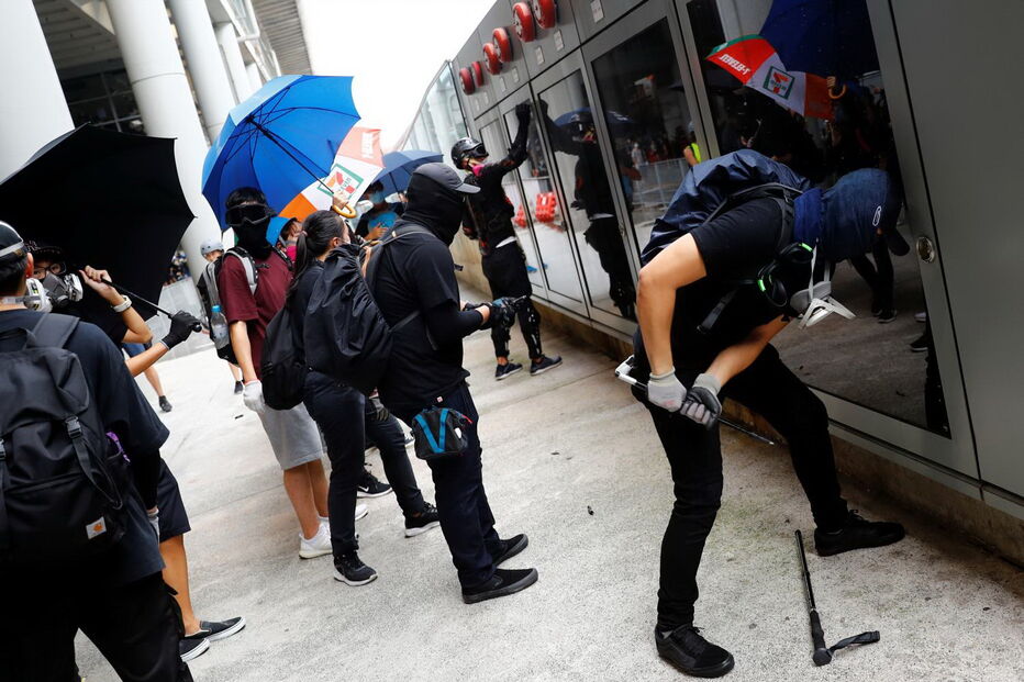 Protestos voltam a Hong Kong com greve geral e boicote às aulas