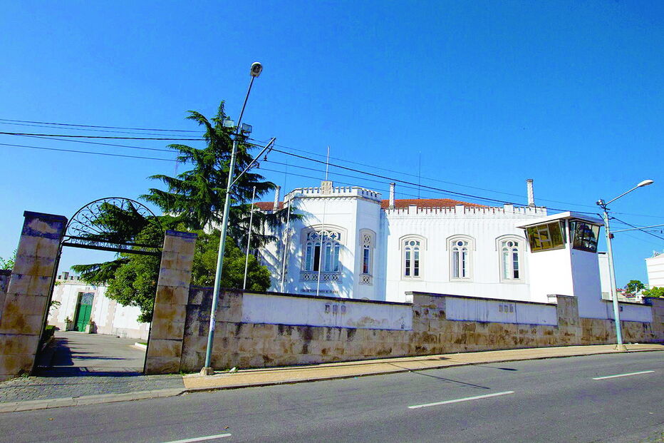 Mulher denunciada ao Ministério Público trabalhava na loja de venda de peças de artesanato feitas por reclusos   