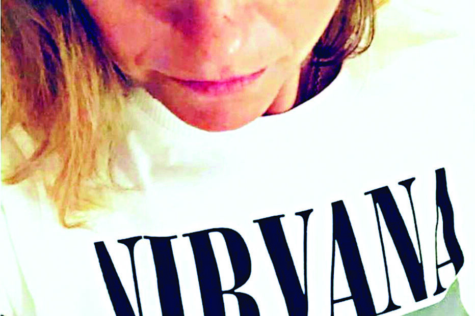 Atriz anunciou a gravidez nas redes sociais com uma fotografia em que mostra a barriga de grávida. “Ainda consigo ver os pés”, escreveu na legenda da imagem 