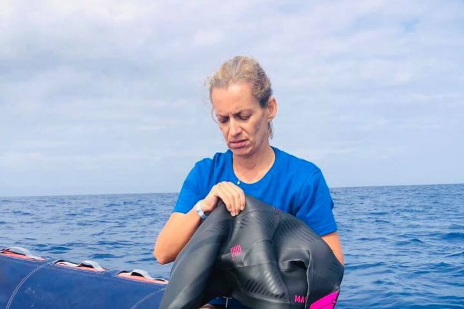 Mayra Santos emocionada com travessia a nado conseguida entre Madeira e Porto Santo