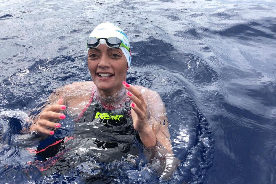 Mayra Santos emocionada com travessia a nado conseguida entre Madeira e Porto Santo