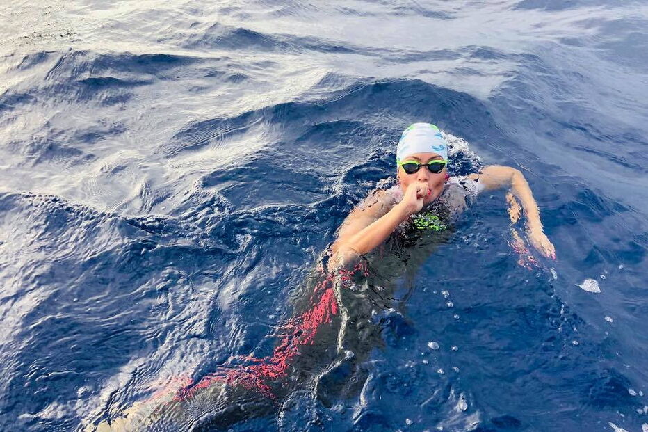 Mayra Santos emocionada com travessia a nado conseguida entre Madeira e Porto Santo