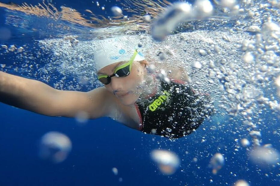 Mayra Santos emocionada com travessia a nado conseguida entre Madeira e Porto Santo