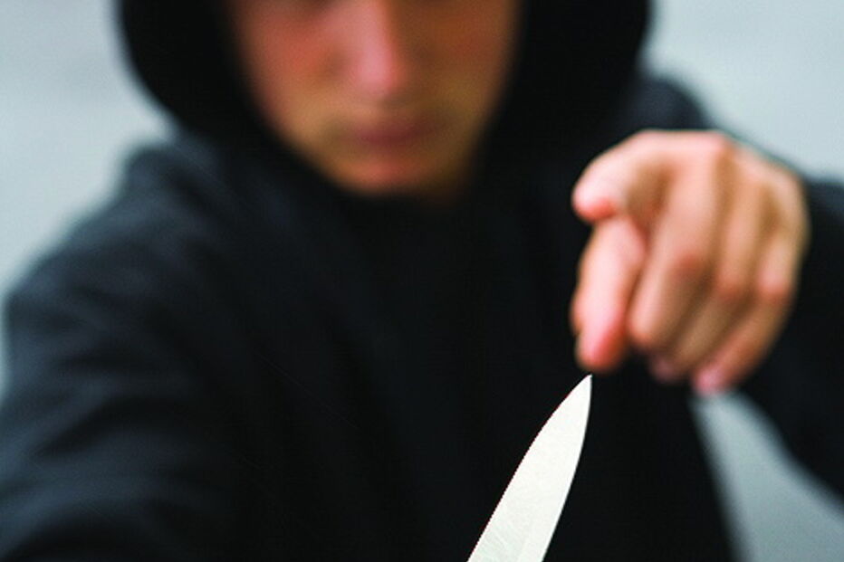 Jovem fazia assaltos com faca   