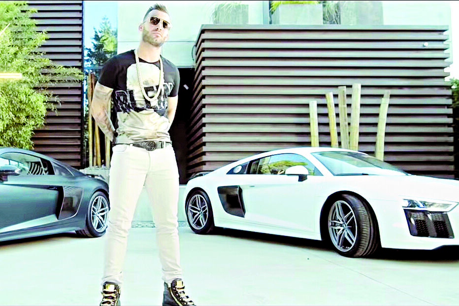 Os automóveis são um adereço fundamental nas suas gravações 